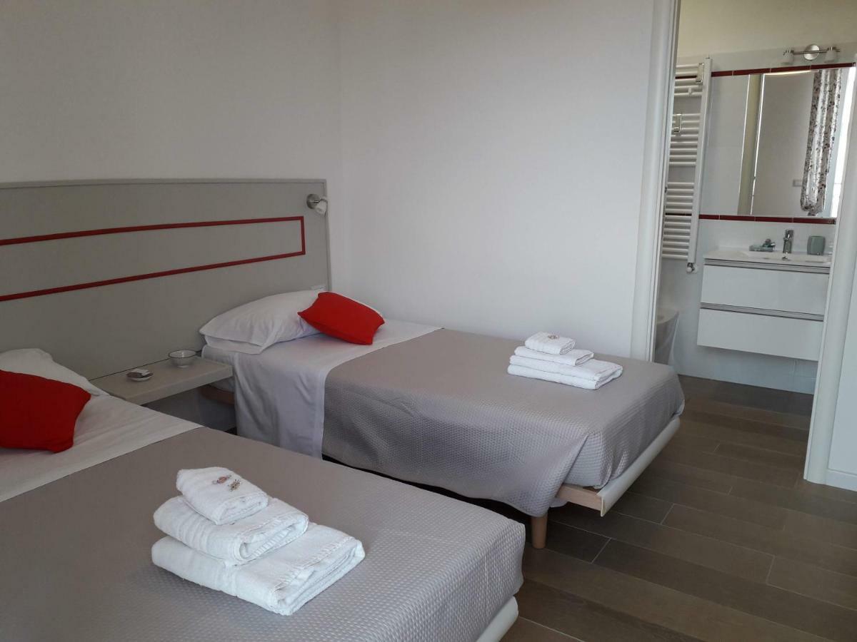 Jolie Julie Accomodation Сасари Екстериор снимка