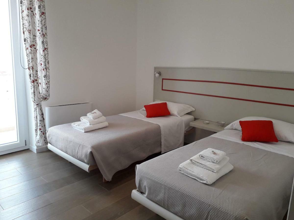 Jolie Julie Accomodation Сасари Екстериор снимка